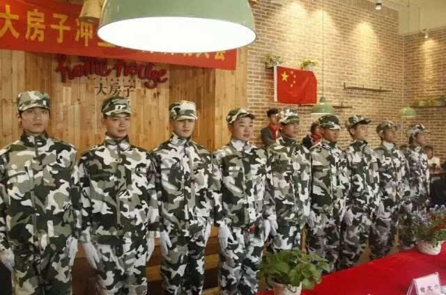 《一个女人一生中的24小时》《恋爱的犀牛》《两只狗的生活意见》《无政府》；电影提名、电影节开幕；艺术展